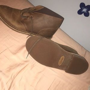 Men’s Clark’s dress shoes lace up